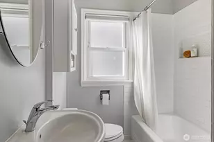 1022 NE 72nd St, Seattle, WA 98115 - Photo 13