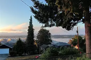 735 S Summit Ave, Bremerton, WA 98312 - Photo 3