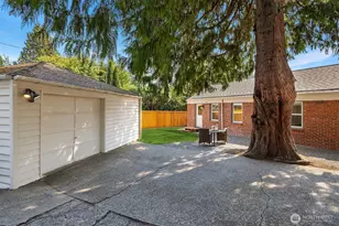 11056 Goodwin Way NE, Seattle, WA 98125 - Photo 23