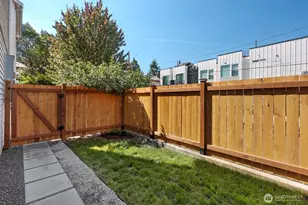 14360 Stone Ave N, Seattle, WA 98133 - Photo 19