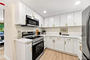 2538 NE 107th St, Seattle, WA 98125 - Photo 9