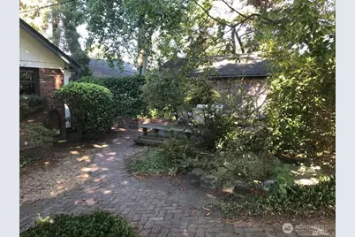 3222 30th Avenue W, Seattle, WA 98199 - Photo 9