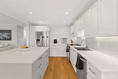 1758 Dexter Avenue N #6, Seattle, WA 98109 - Photo 7