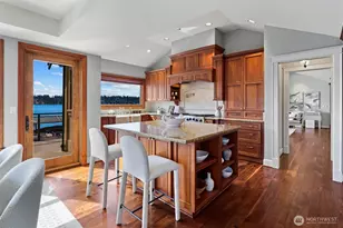 12705 Holmes Point Dr NE, Kirkland, WA 98034 - Photo 7