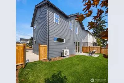 2402 Cleveland Avenue #B, Everett, WA 98201 - Photo 3