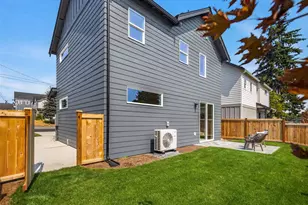 2402 Cleveland Ave, Everett, WA 98201 - Photo 3