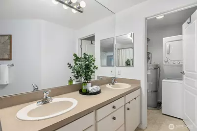 1300 W Boston Street #24, Seattle, WA 98119 - Photo 19
