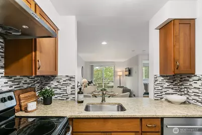 1300 W Boston Street #24, Seattle, WA 98119 - Photo 5