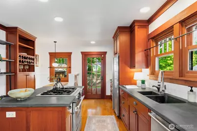 3240 35th Avenue S, Seattle, WA 98144 - Photo 15