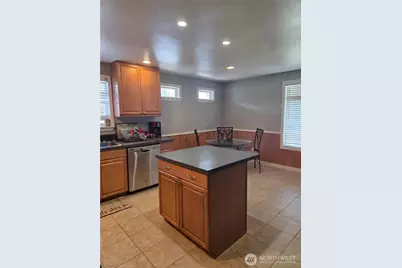 2000 E Highland Avenue, Mount Vernon, WA 98273 - Photo 5