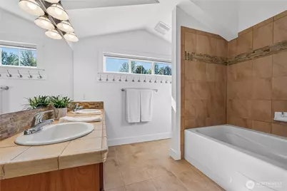 5013 40th Avenue NE, Seattle, WA 98105 - Photo 11