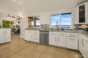 310 Skyline Dr, Edmonds, WA 98020 - Photo 11