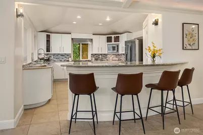 310 Skyline Drive, Edmonds, WA 98020 - Photo 9