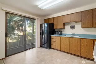 325 NE Kettle St, Oak Harbor, WA 98277 - Photo 9