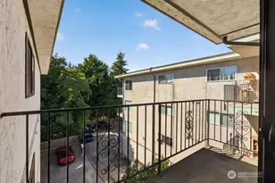 11535 Greenwood Ave N, Seattle, WA 98133 - Photo 9