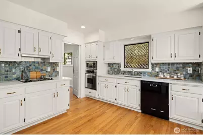 1114 2nd Avenue N, Seattle, WA 98109 - Photo 13