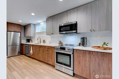 7507 Latona Avenue NE, Seattle, WA 98115 - Photo 9