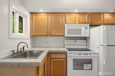 5444 Kirkwood Place N, Seattle, WA 98103 - Photo 3