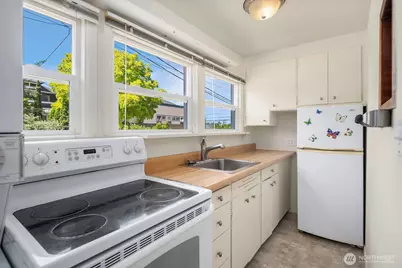 5444 Kirkwood Place N, Seattle, WA 98103 - Photo 13