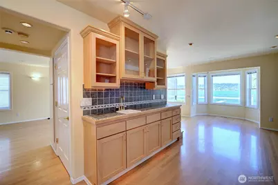 9942 Rainier Avenue S, Seattle, WA 98118 - Photo 11