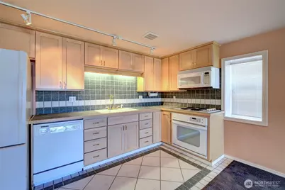 9942 Rainier Avenue S, Seattle, WA 98118 - Photo 23