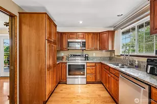 8621 Vistarama Ave, Everett, WA 98208 - Photo 9