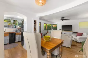4311 NE 55th St, Seattle, WA 98105 - Photo 11