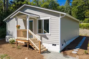 6888 Helena St, Clinton, WA 98236 - Photo 1