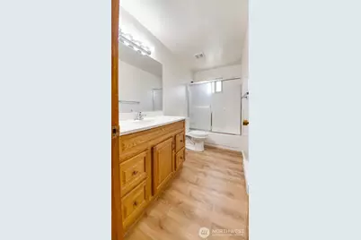 9208 Ashworth Avenue N, Seattle, WA 98103 - Photo 11
