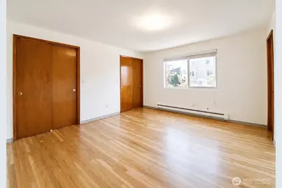 9208 Ashworth Avenue N, Seattle, WA 98103 - Photo 9