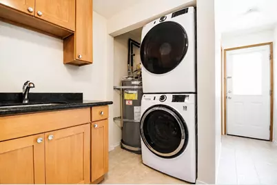 9208 Ashworth Avenue N, Seattle, WA 98103 - Photo 7