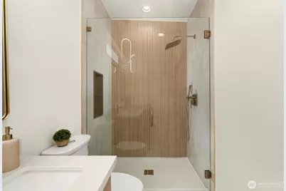 9251 Palatine Avenue N #B, Seattle, WA 98103 - Photo 13