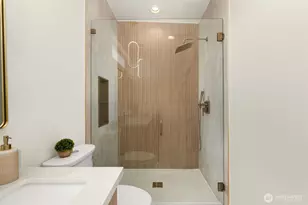 9251 Palatine Ave N, Seattle, WA 98103 - Photo 13