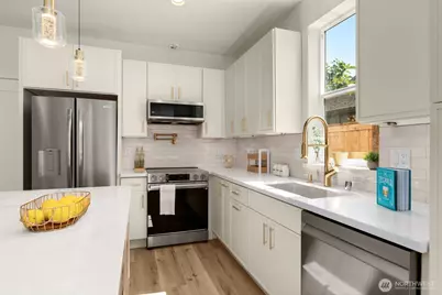 9251 Palatine Avenue N #B, Seattle, WA 98103 - Photo 5