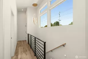 9251 Palatine Ave N, Seattle, WA 98103 - Photo 9
