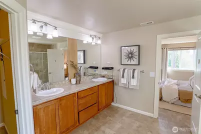208 Ilwaco Place SE, Renton, WA 98059 - Photo 19