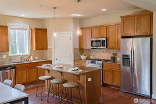 208 Ilwaco Pl SE, Renton, WA 98059 - Photo 3