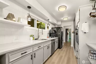 1405 S 100th Street, Seattle, WA 98168 - Photo 3