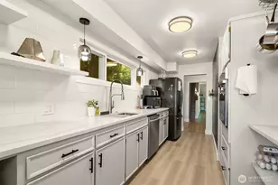 1405 S 100th St, Seattle, WA 98168 - Photo 3
