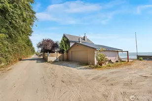 14 S Beach Dr, Everett, WA 98206 - Photo 21