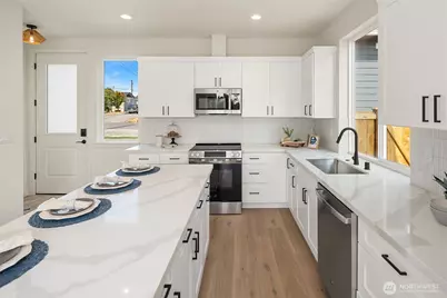 2402 Cleveland Avenue #B, Everett, WA 98201 - Photo 11