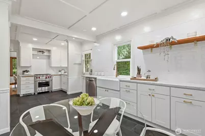 1560 28th Avenue W, Seattle, WA 98199 - Photo 17