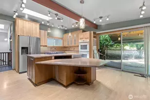 16639 SE 8th St, Bellevue, WA 98008 - Photo 9