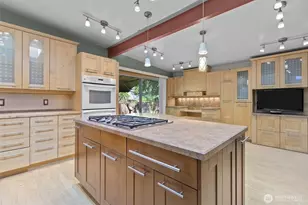 16639 SE 8th St, Bellevue, WA 98008 - Photo 13