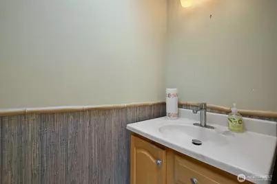 16639 SE 8th Street, Bellevue, WA 98008 - Photo 17