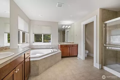 907 Ilwaco Place NE, Renton, WA 98059 - Photo 17