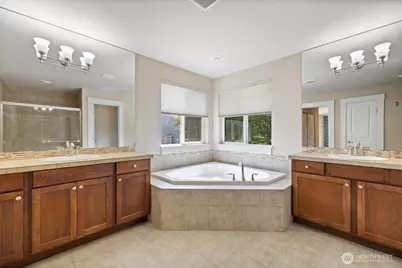 907 Ilwaco Place NE, Renton, WA 98059 - Photo 17
