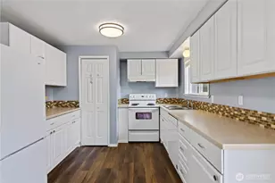 854 SW Heller St, Oak Harbor, WA 98277 - Photo 9