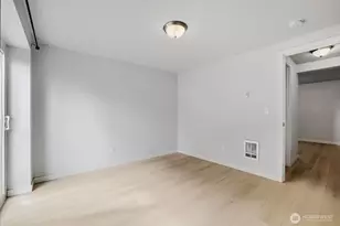 911 N 104th St, Seattle, WA 98133 - Photo 23
