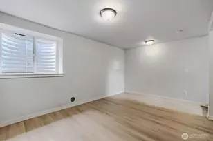 911 N 104th St, Seattle, WA 98133 - Photo 15